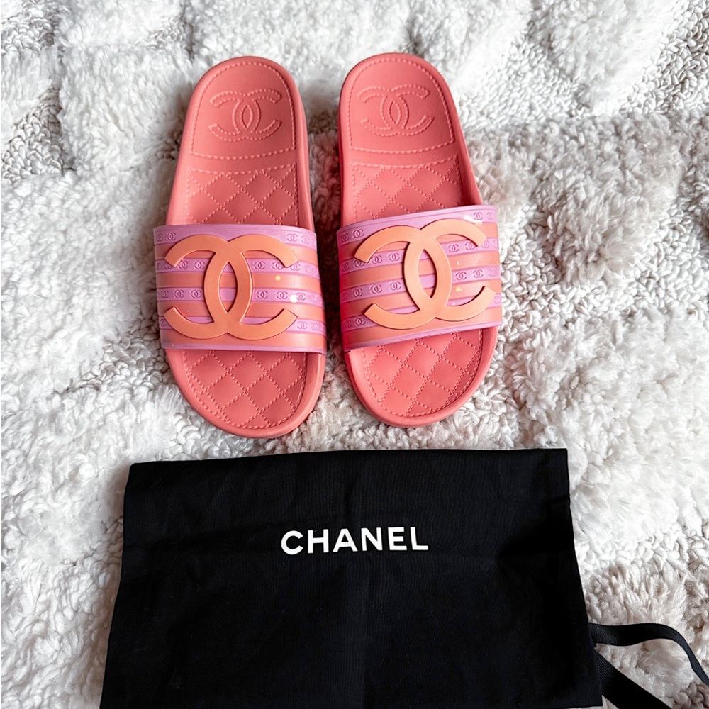 SOLD🌺Chanel rubber pool CC striped logo slides sandals pink coral 38 Spring 2018 - Picture 3 of 12